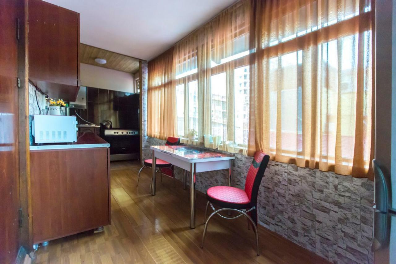Квартира У Бульвара 1 Batumi Exterior foto